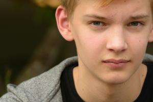 Portret tiener Pim met tekst Succesvol studeren met dyslexie